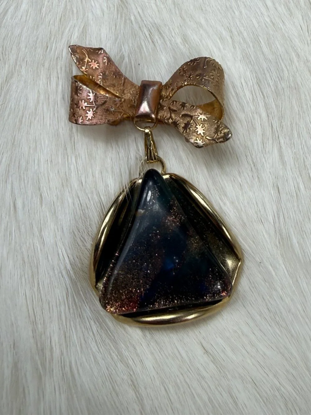 Vintage Gold Tone Textured Ribbon Bow w/ Art Glass Cab Dangle 2